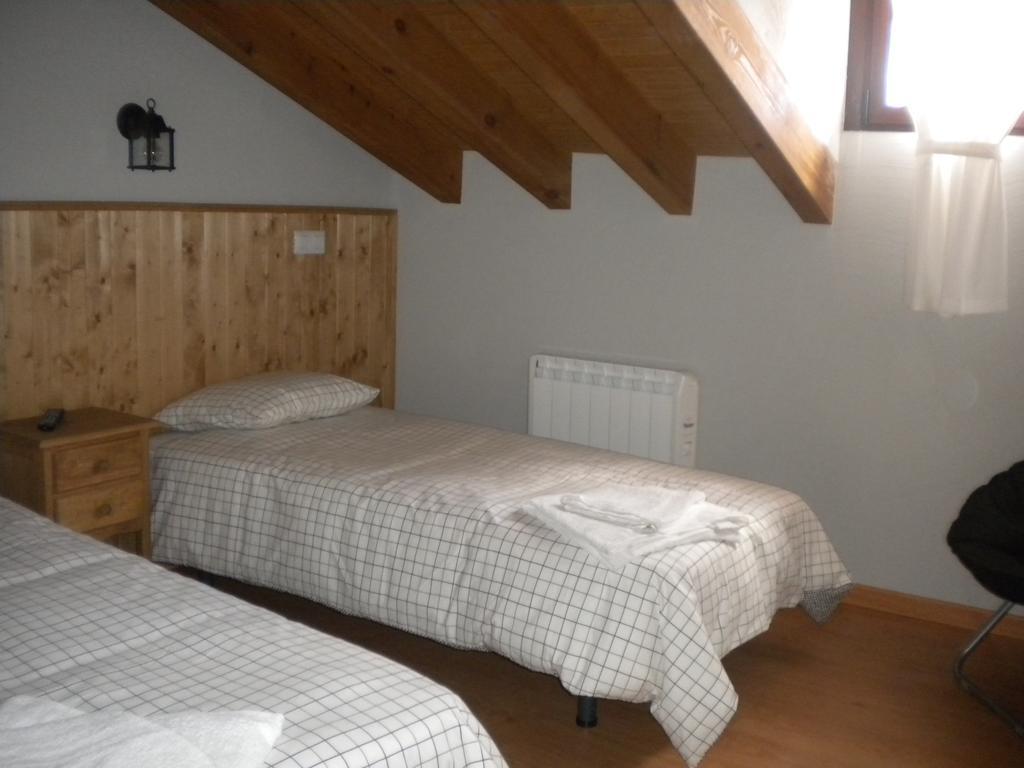 Hostal Rural Las Cuatro Calles Сан-Мартин-дель-Пимпольяр Номер фото