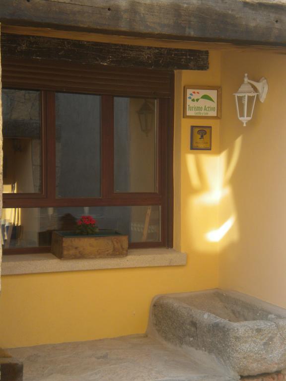 Hostal Rural Las Cuatro Calles Сан-Мартин-дель-Пимпольяр Экстерьер фото